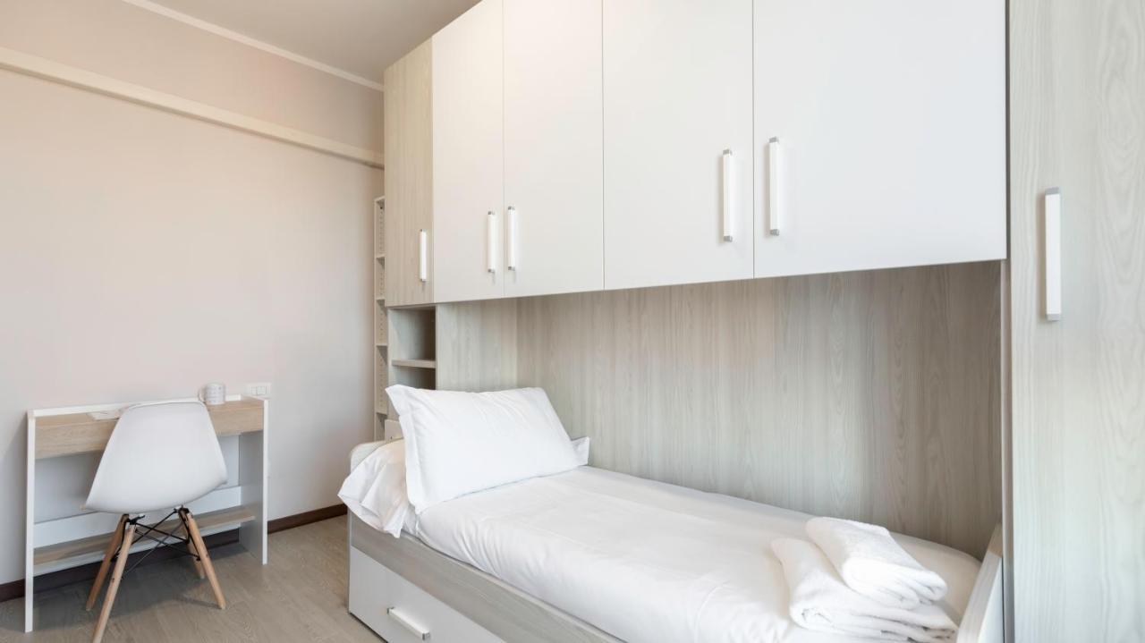 Italianway - Piazza Alboreto 72, Rozzano Exteriör bild